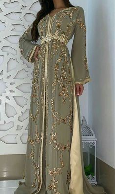 Arabian Dress, Moroccan Clothing, Nikkah Dress, Kaftan Designs, Eid Outfits, Gaun Fashion, Moroccan Fashion