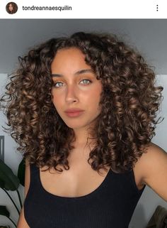 Curly Hair Color Ideas, Short Curly Crochet Hair, Curly Hair Color, Curly Cut, Curly Hair Beauty, Dyed Curly Hair, Natural Curly Hair Cuts, Highlights Curly Hair, Curly Hair Photos