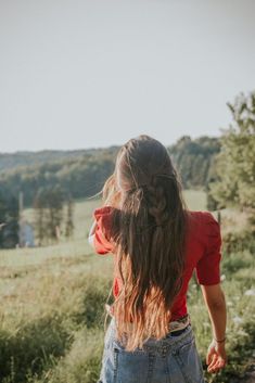 Beach Hairstyles Dark Hair, Aerith Gainsborough Aesthetic, Brown Wavy Hair, Wild Hair, Long Locks, Half Up Half Down Hair, Long Braids, Half Up Hair