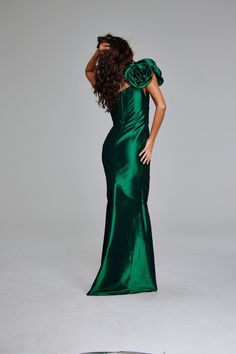 Jovani 40206 Fall 2024 evening collection dress. Green Luxury Evening Dress, Luxury Green Prom Dress, Glamorous Evening Maxi Dress With Pleated Bodice, Evening Gown With Ruched Bodice For Gala, Chic Green Evening Dress For Gala, Evening Gala Gown With Ruched Bodice, Green Formal Dress For Gala, Floor-length Midi Dress With Ruched Bodice For Evening, Evening Ball Gown Midi Dress With Fitted Bodice