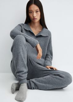 Knit jogger-style trousers - Women | Mango USA Elegant Loungewear, Airport Attire, Comfy Lounge Wear, Winter Loungewear, Oversized Wool Coat, Stylish Loungewear, Knitting Women Cardigan, Oversized Knitted Sweaters, Oversize Knit