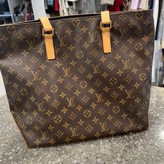 Louis Vuitton Piano Bag In Very Good Condition. The Bottom Of The Bag Shows Some Wear And There Is White Stain On The Inside. The Bag Comes From A Smoke Free Home. White Stain, Louis Vuitton Bags, Authentic Louis Vuitton, Louis Vuitton Monogram, Louis Vuitton Bag, Shoulder Bags, Piano, Color White, Stain