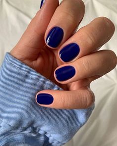 5 colores de uñas que NO se llevarán en invierno 2024 (y 5 que no pararás de ver) Dark Blue Nails, Green Nail Polish, Her Nails, Blue Nail Polish, Blue Nail, Top Nail, Green Nails, Blue Nails, Nail Manicure