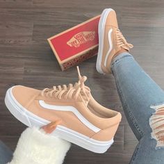 P ➫ @ FOREVEREE Basket Style, Women's Soccer, Fresh Shoes, Hype Shoes, Casual Styles, Yeezy Shoes, Aesthetic Shoes, Pumas Shoes, Style Sneakers