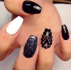 So cool French Nails Glitter, Classy Black Nails, Black And White Nail, Black Nail Art, White Nail, Get Nails, I Love Nails, Hot Nails