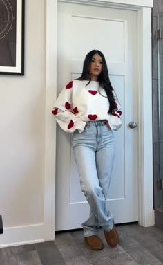 Ligh wash wide leg high rise jeans, ugg tasman slippers, white knit sweater with red hearts. #petitefashion #casualoutfit #outfitinspo #outfitideas #whattowear #casualwear #uggs #fashion #style #ootd #stylingtipa #outfitpost White Tee And Blue Jeans Outfit, Outfit With Uggs Tasman, Vee Mendoza, Casual Valentines Outfit, Valentine's Day Outfit For Women, Oversized Jeans Outfit, Outfit For Valentines Day, High Rise Jeans Outfit, Uggs Fashion