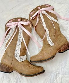 Cute Cowgirl Boots, Cowgirl Aesthetic, Bow Boots, Estilo Country, Country Concert Outfit, Concert Fits, Shoe Inspo, Aesthetic Shoes, Swag Shoes