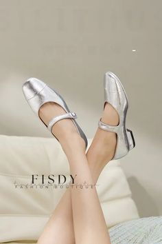 Fisdy - Sofisticadas bailarinas para mujer con un robusto tacón en bloque y un vibrante diseño inspirado en el ballet. Ballet Design, Womens Mary Jane Flats, Mary Jane Flat Shoes, Ballet Designs, Mary Jane Shoes Flat, Rough Heels, Dressing Style, Square Head, Mary Jane Heels