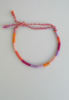 Bracelet For Friends, Funky Bracelets, Thread Wrapped Bracelets, Bijoux Piercing Septum, Bracelet Cotton, Simpul Makrame, String Bracelet Patterns, Yarn Bracelets, Cute Friendship Bracelets