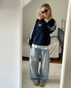 Cool Girl Outfits Street Styles, Track Jacket Outfit Street Style, Gorpcore Outfit Women, Gorpcore Girl, Street Style Fits, Track Jacket Outfit, Adidas Shirt Outfit, Old Money Capsule Wardrobe, Adidas Jacket Outfit