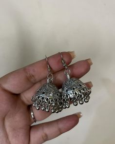 The prettiest jhumkas that too under 1000 pkr is a steal deal🤑🫶🏻 Dm or visit link in bio gor order placements and price enquiries Oxidized Finish Jhumkas For Gift, Jhumka From Meesho, Jhumka Bareli Wala, Jhumka Collection Snapchat, Gift Oxidized Finish Jhumkas, Pretty Mugs, Jewellery Store, Pretty Jewellery, Jewelry Stores