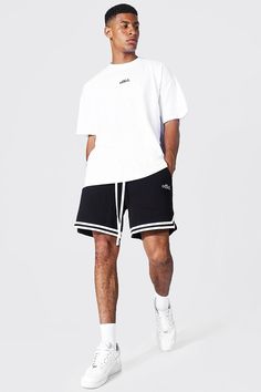 T-shirt oversize et short basketball Offcl | BoohooMAN Oversized Outfit Men, Mens Gym Outfits, Basketball Shorts Outfit, Basketball Outfit, Oversize Outfit, Guys Fits, La Outfits, Basketball Clothes, Pull Oversize