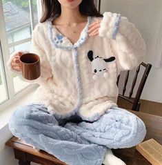 Anime Pajamas, Aesthetic Sweaters, Fashion Anime, Kawaii Phone Case, Sweater Tshirt, Fleece Dress, Coat Outfits, Sweater Coats