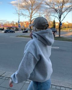 Cute Basic Outfits, Hoodie Outfit Ideas, Gray Hoodie Outfit, Hoodie Outfit Aesthetic, Winter Fall Outfits, Hoodie Season, Sweats Outfit, Outfit Hoodie, Hoodie Aesthetic