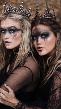 Pagan Halloween Costume, Viking Goddess Costume, Dark Halloween Makeup Looks, Womens Viking Makeup, Dark Witch Halloween Makeup, Halloween Makeup Viking, Sorceress Makeup Halloween, Norse Witch Costume, Viking Halloween Makeup