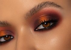 Coral Red Makeup, Wild West Eyeshadow Looks, Bold Fall Makeup, Fall Eyeshadow Looks 2023, Fall Makeup Brown Skin, 70s Orange Makeup, Sunrise Eyeshadow Looks, Orange Makeup Looks Halloween, Autumn Makeup Looks Fall Step By Step