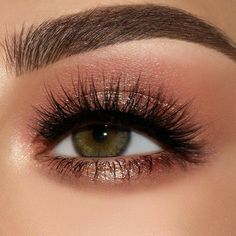 Winter Make-up, Mat Makeup, Metallic Eye Makeup, Pink Lips Art, Rose Gold Eye Makeup, Make Up Gold, Bright Eye Makeup, Gold Eye Makeup, Eye Makeup Designs