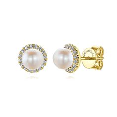 Designer Gabriel's masterfully crafted pearl stud earrings feature luminous round pearls accented by shimmering 0.22 carat diamond halos for a sophisticated and timeless addition to any jewelry collection. Elevate your style with these must-have earrings. Available in 14K or 18K white, rose or yellow gold Includes earring box Includes jewelry appraisal Ships fully insured to point of delivery Round Diamond Halo, Earring Box, Bar Stud Earrings, Jewelry Appraisal, Halo Earrings Studs, Yellow Gold Setting, Rose Gold Jewelry, Pearl Diamond, Gold Stud