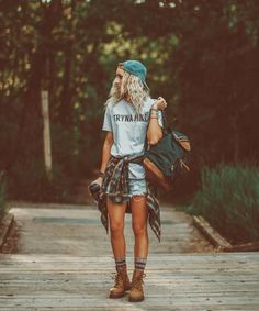 Cute Camping Outfits, Wander Outfit, Summer Camping Outfits, Trekking Outfit, Camping Outfits For Women, Climbing Outfits, Cute Hiking Outfit, Chique Outfit, Mode Hippie