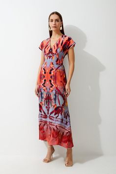 Petite Mirrored Print Satin Crepe Angel Sleeve Woven Maxi Dress Petite Business Casual, Hen Do Outfits, Workwear Capsule Wardrobe, Petite Midi Dress, Plus Size Workwear, Petite Maxi Dress, Spring Wedding Guest Dress, Outfits For Mexico, Dinner Dates