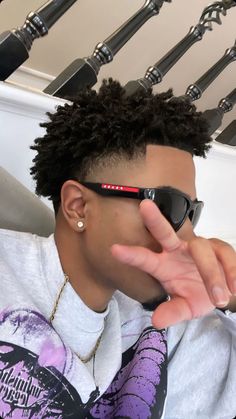 Mid Temp Fade, Hair Cuts Ideas For Men, High Taper Fade Haircut Black, Short Hair Taper Fade Black Men, Afro Taper Fade, Black Hair Undercut, Swag Haircuts