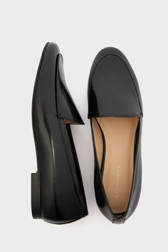 Say hello to your new closet staple, the Black Leather Rowan Loafers. Made from a high-quality smooth leather, these sleek beauties will seamlessly take you from desk to drinks with their elevated silhouette and low stacked heel. Pair with trousers and a blazer or opt for casual denim and a sweater. Round toe Loafer silhouette Low stacked heel Material: 100% Spazzolato Calf Leather New Closet, Cocktail Attire, Whale Tail, Sports Shops, Fall Accessories, Shopping Day, Weekend Wear, Casual Denim, Office Fashion