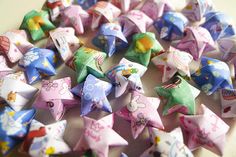 many different colored origami stars on a table