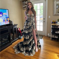 Brand New Black And Gold Sherri Hill Ball Gown Prom Dress Size 0 Casino Prom Dress, Hoco Court Dresses Long, Black And Gold Prom Dresses, Prom Dresses 2025, Gold And Black Prom Dress, Corset Top Prom Dress, Tan Prom Dress, Black Gold Gown, Black And Gold Prom Dress