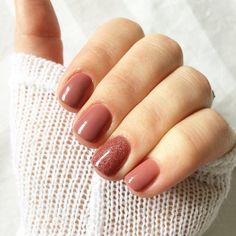 15 Estilos de decoración para tus uñas que son muy cortas Nexgen Nails Colors, Nexgen Nails, Pedi Ideas, Mauve Nails, Unghie Nail Art, Fall Nail Art Designs, Dark Nails, Fall Nail Colors, Gel Nail Designs