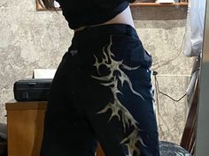 Pants With Bleach Design, Bleach Designs On Black Jeans, Painting On Black Jeans, Paint Clothes Ideas, Bleach Art Bag, Diy Jeans Bleach, Bleached Jeans Design Y2k, Bleach Pants Design, Bleach Art Pants