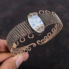 Wire Wrapped Bangles, Copper Wire Jewelry, Bijoux Fil Aluminium, Cuff Bracelets Handmade, Copper Cuff Bracelet, Gemstone Bangle, Pinterest Diy, Electroformed Jewelry, Copper Cuff