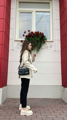 Classic Romantic Outfits, Nude Loafers Outfit, Romantic Outfits For Women, Beige Loafers Outfit Women, White Loafers Outfit Women, Beige Loafers Outfit, White Loafers Outfit, Loafers Shoes Outfit, Mocassin Outfit