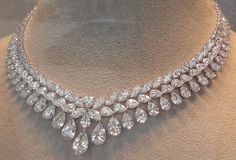 Stunning Diamond Jwellary, Royal Necklaces, Diamond Jewelry Set, Bridal Diamond Jewellery, Luxe Jewelry, Diamond Jewelry Designs, Classy Jewelry