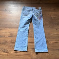 Womens Gucci Jeans 70s Style #Gucci #Streetwear #Womensjeans #Streetwear Blue Embroidered Wide Leg Flare Jeans, Chic Gucci Wide-leg Bottoms, Luxury Gucci Jeans With Five Pockets, Spring Floral Embroidered Flare Jeans, Luxury Gucci Jeans, Gucci Jeans, 70s Fashion, Colored Jeans, Flare Jeans