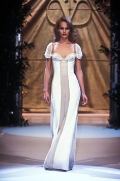 Valentino Runway, Runway Gowns, Valentino Gowns, Valentino Haute Couture, Elegant Outfit Classy