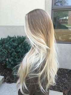 Platinum Blonde Ombre Balayage, Icy Blonde Hair Balayage, Cool Beige Blonde Hair, Layered Hair Ideas, Money Piece Highlights, Long Hair With Layers, Cuts For Long Hair, Layered Haircuts For Long Hair, Layer Hair