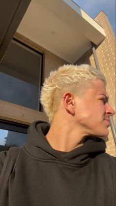 Mullet Short Top Long Back, Mens Bleached Buzzcut, Men’s Bleach Blonde Hair, Blonde Hair Buzzcut Men, Bleach Blonde Men, Men Bleached Hair Short, Buzzcut Men Design, Buzz Cut Outfits Men, Buzzed Bleached Hair Men