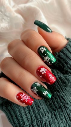 Christmas Nails So Stunning, They’ll Leave You Breathless! Get ready to be inspired by these jaw-dropping Christmas Nails! From elegant Christmas Gel Nails to playful Cute Christmas Nails, there’s something for everyone. Looking for quick and chic? Try Christmas Nails Easy or get creative with Christmas Nails Acrylic for a more dramatic look. ✨ Need some Nagel Inspo? This collection includes everything from Xmas Nails and Winter Nails Acrylic to Nail Art Noel and gorgeous Christmas Tree Nails... Christmas Gel Nails Ideas 2024, Red And Green Holiday Nails, Red Green And White Christmas Nails, Christmas Nail Designs Grinch, X Mas Nails Design, Dark Green Holiday Nails, December Dip Nails, Holiday Nails Green, Green And Red Nails