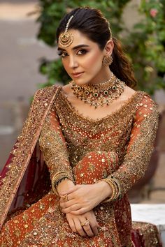 Orange Mehndi Dress, Sangeet Look, Cultural Heritage Of India, Eid Fashion, Light Makeup Looks, Mehndi Dress, Maya Ali, Eid Outfit