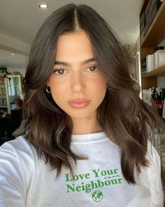 Haircuts For Brunettes Medium, Brunette Medium Haircut, Brunette Hair Gloss, Brunette Haircut Ideas, Haircut Ideas For Oval Face, Brunette Haircut, Brown Hair Cuts, Haircut Brunette, Hair Grower