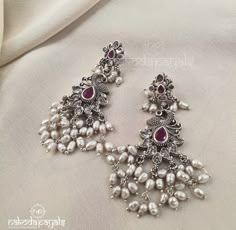 Trendy Silver Jewelry, Indian Wedding Jewelry Sets, Pretty Jewelry Necklaces, Antique Silver Jewelry, Fancy Jewellery Designs, Silver Jewellery Indian, Indian Jewellery Design Earrings, Bridal Jewelry Collection, Indian Jewelry Sets