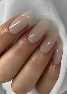 Spring Chic: Nail Primaverili Ideas to Elevate Your Look #nude #nail #ideas Wedding Nails Long, Perfect Nail Shape, Pink Wedding Nails, Natural Nails Manicure, Bride Elegant, Wedding Nails Glitter, Romantic Nails, Indigo Nails, Nude Nail Designs