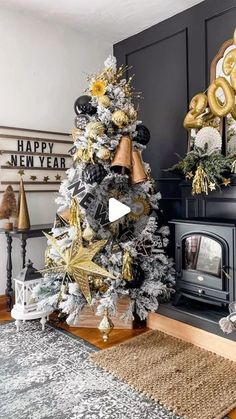 a black and gold christmas tree in a living room decorated for new year's eve