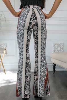 Cute soft paisley print super stretchy flare leg bell bottoms with front tie. Perfect for a day out. Pair with a crop top or bodysuit and heels or sandals for a super cute look. 95% Polyester 5% Spandex Model is 5’4 wearing a size small Pink 70s, Printed Bell Bottoms, 70s Print, Boho Summer Outfits, 70s Inspired Fashion, Navy Midi Dress, Crop Top Outfits, Flare Leg Pants, Paisley Floral