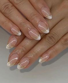 Creme Nails Design, French Gold Tips, Silver Nail Inspo Short, Nails For A Champagne Dress, Classy Nails With Gold, Gold Lined Nails, Hoco Nails Gel, Aesthetic Gold Nails, French Gold Tip Nails