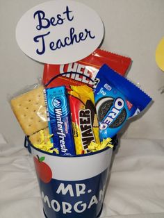 This appreciation gift can be given to show your appreciation for Teacher Appreciation Day.  It is personalized and great  for teachers, staff, principals, parents, aides, school nurses, etc.     Show your appreciation by giving this cute mini personalized treat basket.   This gift basket consists of the following items: - a mini tin (that measures 4 in x 4 in) - snacks - Best Teacher or whatever staff member you'd like added  - personalized name on tin The gift will come wrapped in cellophane paper tied with a bow and gift tag.. There may be different variations of items in the basket, but your gift will be just as nice. Teacher Appreciation Gift Ideas, Appreciation Gift Ideas, Sunshine Committee, Welcome Baskets, Staff Appreciation Gifts, Treat Basket, Principal Gifts, School Principal, School Teacher Gifts