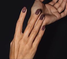 Woman Picture, Brown Nail Polish, Brown Nail, Her Nails, Makijaż Smokey Eye, Neutral Nails, Brown Nails, Autumn Nails, Nature Tattoos