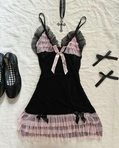 Classy Goth, Hollister Style, Alt Clothes, 2000s Fashion Outfits, Swaggy Outfits, Cute Everyday Outfits, 2000s Fashion, Dream Clothes, Fashion Killa