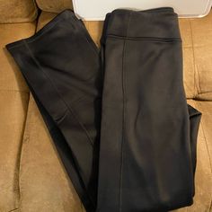 Never Worn High-waisted Stretch Black Pants, Black Yoga Pants For Fall, Fitted Black Yoga Pants For Work, Black Leggings With Pockets For Work, Black Straight Leg Yoga Pants With Pockets, Black Straight Leg Leggings For Fall, Stretch Black Yoga Pants For Night Out, Black Straight Leggings, Black Stretch Pants For Fall