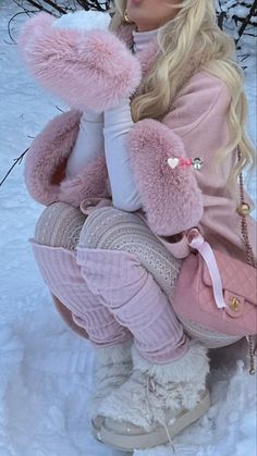 Girly Pink Fall/winter Outfits, Pink Christmas Aesthetic Outfit, Snow Bunny Aesthetic Outfits, Winter Girly Aesthetic, Pink Christmas Clothes, Pink Girly Outfits Aesthetic, Pink Winter Fits, Girly Feminine Outfits, Cute Winter Outfits Pink